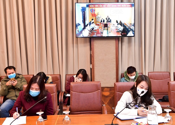 Một trong những hình ảnh đại diện của lãnh đạo BHXH các đơn vị phát biểu tại Hội nghị - Hình ảnh kết nối trực tuyến nhìn từ điểm cầu tại BHXH Việt Nam, số 7 Tràng Thi, Hoàn Kiếm, Hà Nội