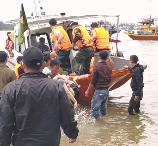 Thủ tướng Chính phủ yêu cầu huy động mọi phương tiện, nhân lực để tìm kiếm, cứu người bị nạn do lật ca nô tại Quảng Nam.