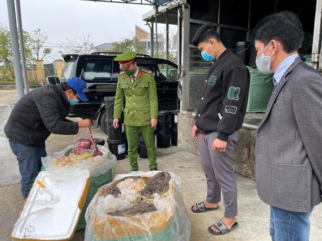 Công an Thừa Thiên Huế bắt giữ xe chở 02 tấn nội tạng không rõ nguồn gốc