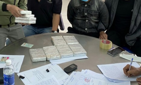 Triệt phá đường dây mua bán ma túy xuyên quốc gia, thu giữ 10 bánh heroin