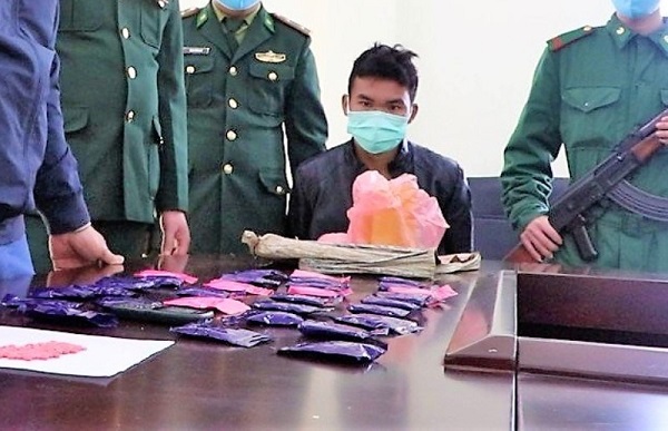 Đối tượng Lù A Thái cùng số ma túy bị bắt giữ
