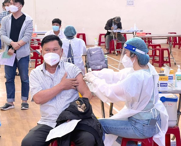 Đến nay, thành phố đã tiêm 2.449.551 mũi vaccine phòng Covid-19, trong đó tiêm mũi 01 cho 983.158 người, mũi 02 cho 968.326 người và mũi 03 cho 498.067 người Đến nay, thành phố đã tiêm 2.449.551 mũi vaccine phòng Covid-19, trong đó tiêm mũi 01 cho 983.158 người, mũi 02 cho 968.326 người và mũi 03 cho 498.067 người
