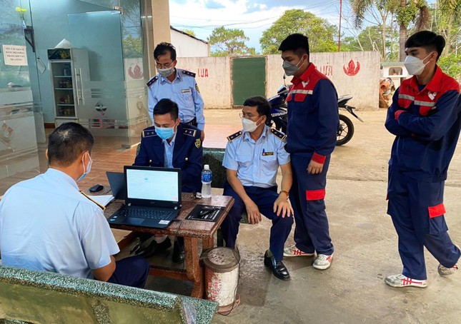 Đội Quản lý thị trường số 3 đã ban hành Quyết định xử phạt hành chính đối cửa hàng kinh doanh xăng dầu trên địa bàn