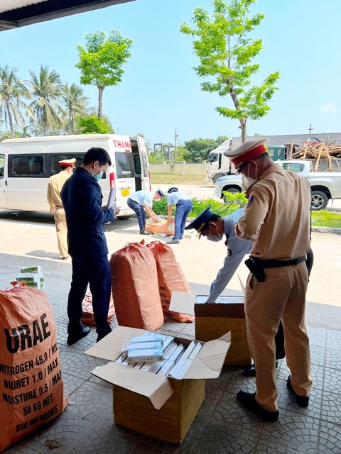 Quản lý thị trường Thừa Thiên Huế tạm giữ 6.000 bộ Kit test Covid-19 không rõ nguồn gốc