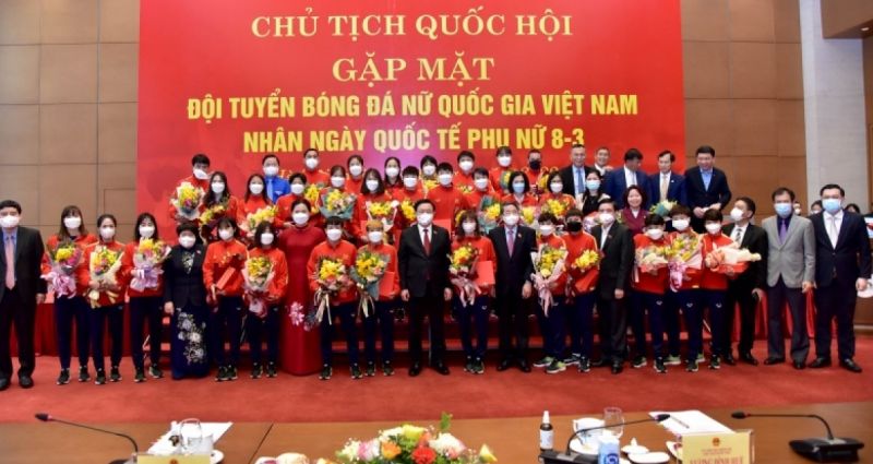 Chủ tịch Quốc hội gặp mặt Đội tuyển Bóng đá nữ Việt Nam