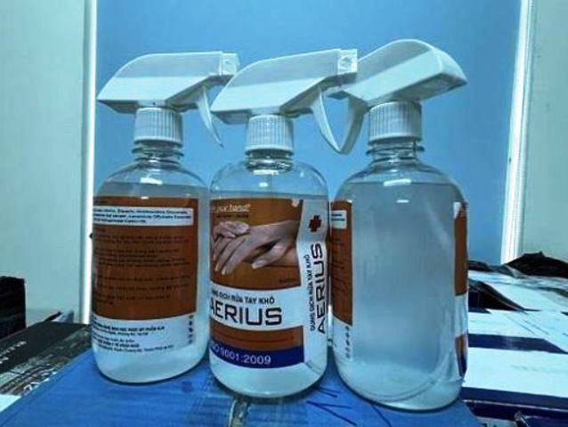 chai nước sát khuẩn giả nhãn hiệu AERIUS giả do 2 mẹ con Nguyễn Thị Hồng 