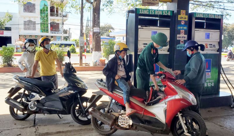 Gia Lai tăng cường kiểm tra, giám sát thị trường đối với các mặt hàng xăng dầu và thiết bị, vật tư y tế