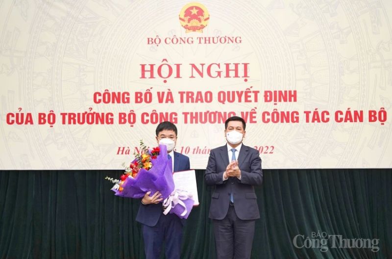 Bộ trưởng Nguyễn Hồng Diên trao quyết định bổ nhiệm