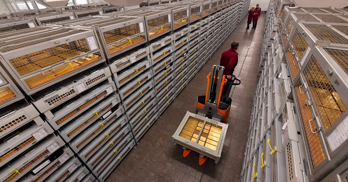 Nga bị đóng băng 300 tỷ USD dự trữ vàng và ngoại hối do lệnh trừng phạt