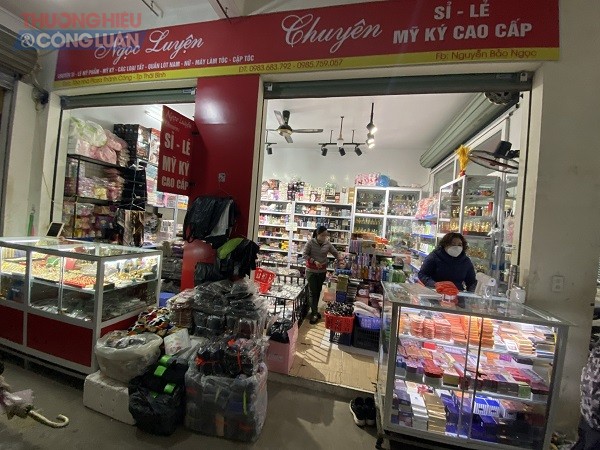 Gian hàng bán buôn hóa mỹ phẩm siêu rẻ tại chợ Quang Trung