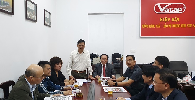 Chủ tịch Hiệp hội VATAP Nguyễn Đăng Sinh chúc mừng hai doanh nghiệp đã chính thức trở thành hội viên mới của VATAP.