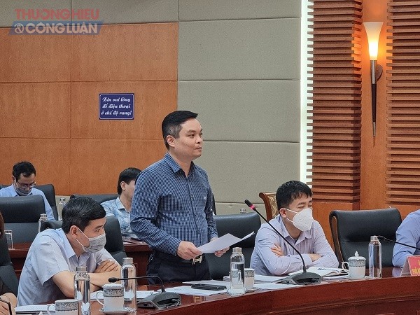 Đồng chí Nguyễn Hoàng Linh, PGĐ Sở Xây dựng Hải Phòng cung cấp thông tin tại hội nghị
