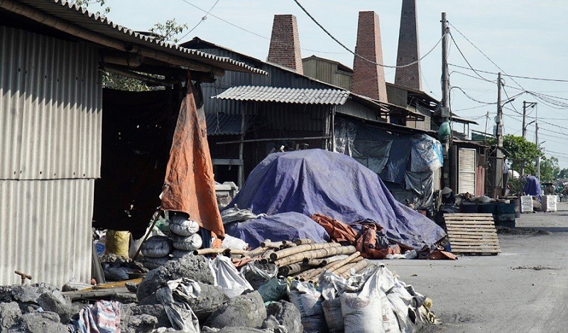 Chất thải gây ô nhiễm môi trường tại xã Văn Môn, huyện Yên Phong (Ảnh: bacninh.gov.vn)