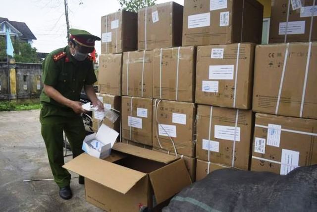 Thừa Thiên Huế: Bắt giữ 50.000 bộ kit test Covid- 19 không rõ nguồn gốc