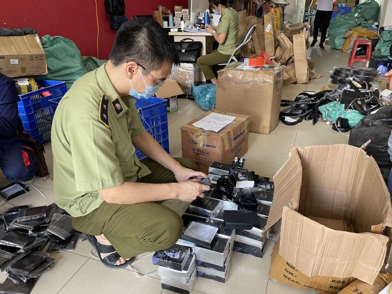 baotintuc.vn Hàng nghìn mỹ phẩm không hóa đơn, giả mạo nhãn hiệu bị thu giữ tại Hà Nội