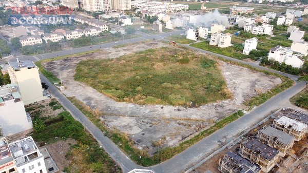 Khu đất công cộng 4 mặt tiền, rộng 2,9 ha nằm trong Dự án khu dân cư Thạnh Mỹ Lợi đươc UBND TP. HCM giao cho Công ty CP Đầu tư Thương mại Đặng Trần từ năm 2006, với mục đích xây dựng bệnh viện.