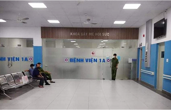 Công an quận Tân Bình cử lực lượng có mặt tại Bệnh viện 1A điều tra sự cố - Ảnh: T.N