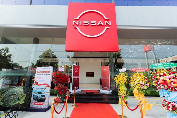 Nissan Tân Phú với các trang thiết bị nhà xưởng hiện đại bậc nhất nhập khẩu từ Mỹ và Ý, khu vực xưởng được thiết kế hơn 40 khoang làm việc.