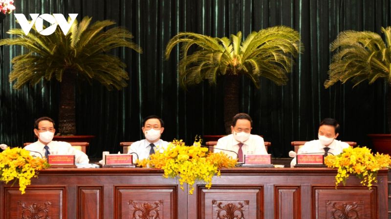 Chủ tịch Quốc hội Vương Đình Huệ chủ trì hội nghị