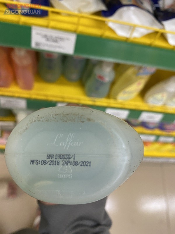 : Sản phẩm tắm gội Be Love đã hết hạn sử dụng 7 tháng, nhưng vẫn được bày bán tại BHX 231 Phan Văn Trị, phường 11, quận Bình Thạnh