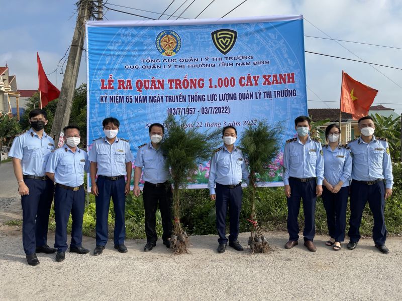 Lực lượng QLTT Nam Định trồng 1000 cây xanh nhân ngày kỉ niệm 65 năm ngày truyền thống QLTT