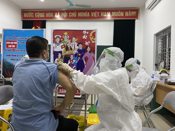 Quận Long Biên đẩy nhanh tiến độ tiêm chủng đạt tỷ lệ bao phủ vaccine phòng Covid-19