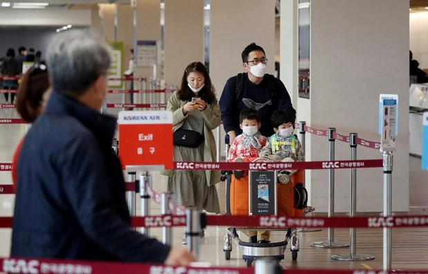 Hành khách tại sân bay quốc tế Gimpo, Seoul, Hàn Quốc (Nguồn ảnh Reuters)