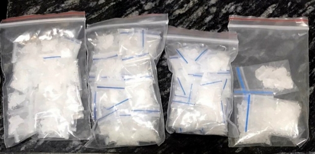 Tang vật thu được gần 100 gram ma túy tổng hợp.