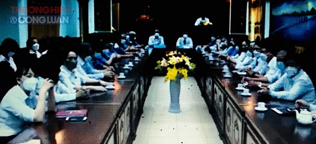 Quang cảnh phiên tòa trực tuyến.
