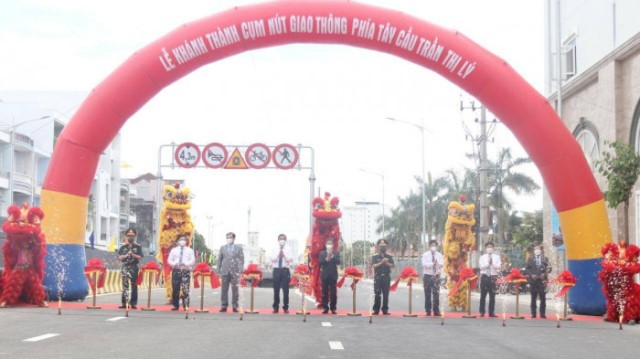 Lãnh đạo TP.Đà Nẵng, Quân khu V cùng chủ đầu tư cắt băng khánh thành dự án Cụm nút giao thông phía Tây cầu Trần Thị Lý