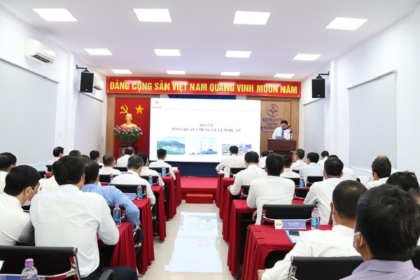 Ông Nguyễn Đức Tuyển – Giám đốc CPMB báo cáo tổng quan và tình hình thực hiện cụm dự án