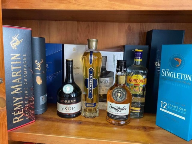 Thu giữ 1.287 chai rượu ngoại các loại, nhập lậu với trị giá khoảng 1,2 tỷ đồng