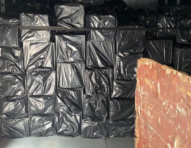 Tất cả l&ocirc; h&agrave;ng đều kh&ocirc;ng c&oacute; ho&aacute; đơn chứng từ