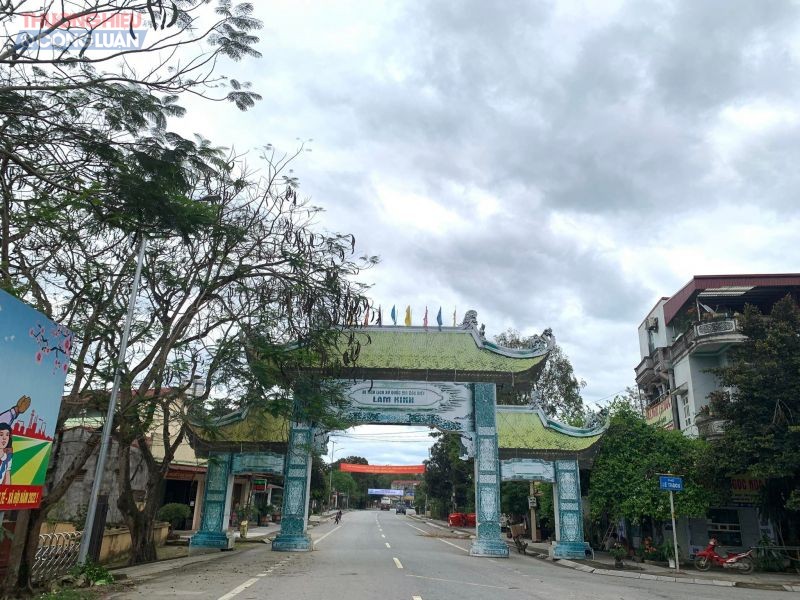 Cổng chào lối vào Khu Di tích Quốc gia đặc biệt Lam Kinh.