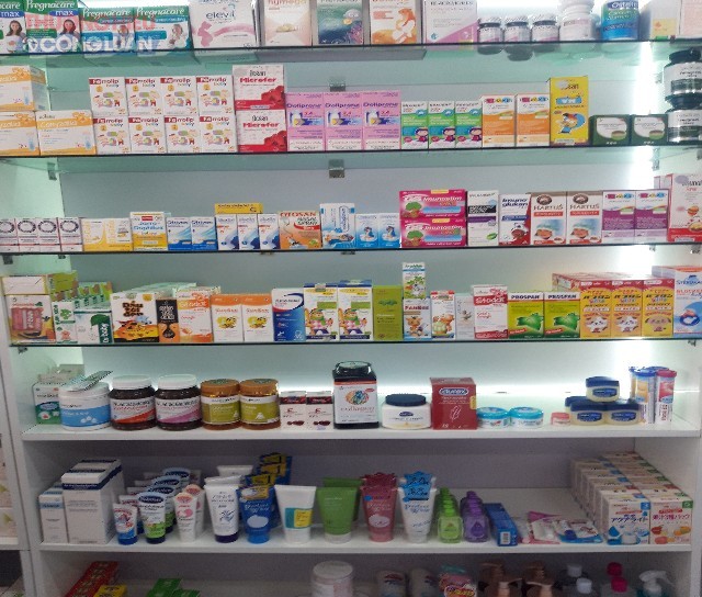 Thực phẩm chức năng, thuốc trị Covid- 19 không tem nhãn phụ tiếng Việt, nghi vấn là hàng nhập lậu đang bày bán tại Shop Hà Duy