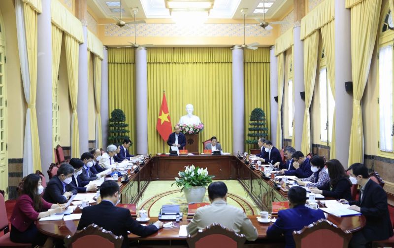 Chủ tịch nước đánh giá cao Tổ biên tập. Ảnh VOV.vn Chủ tịch nước đánh giá cao Tổ biên tập. Ảnh VOV.vn