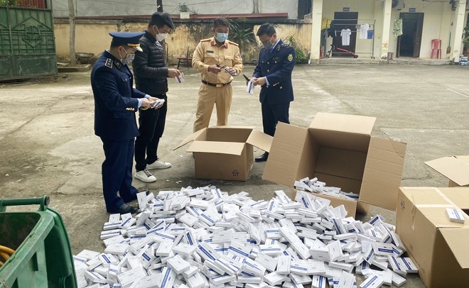 Lực lượng Quản lý thị trường Lạng Sơn phối hợp tiêu hủy lô hàng kit xét nghiệm nhanh Covid-19 nhập lậu