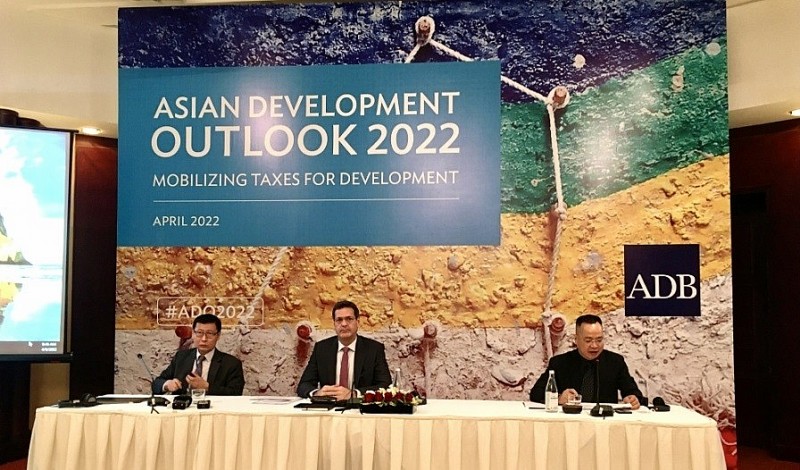 Họp báo công bố Báo cáo Triển vọng Phát triển Châu Á 2022. Ảnh Vi Vi