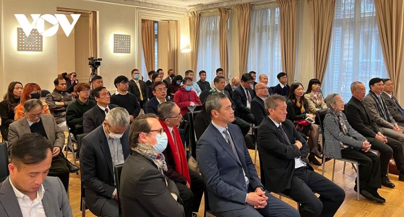 Cộng đồng người Việt Nam tại Ph&aacute;p tham dự buổi n&oacute;i chuyện