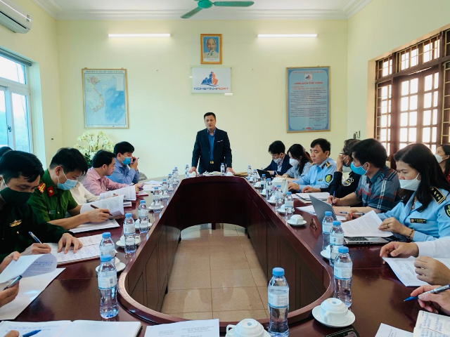 Ông Trịnh Mạnh Cường – Phó Chánh Văn phòng Thường trực Ban Chỉ đạo 389 Quốc gia làm việc tại BCĐ 389 thị xã Cửa Lò