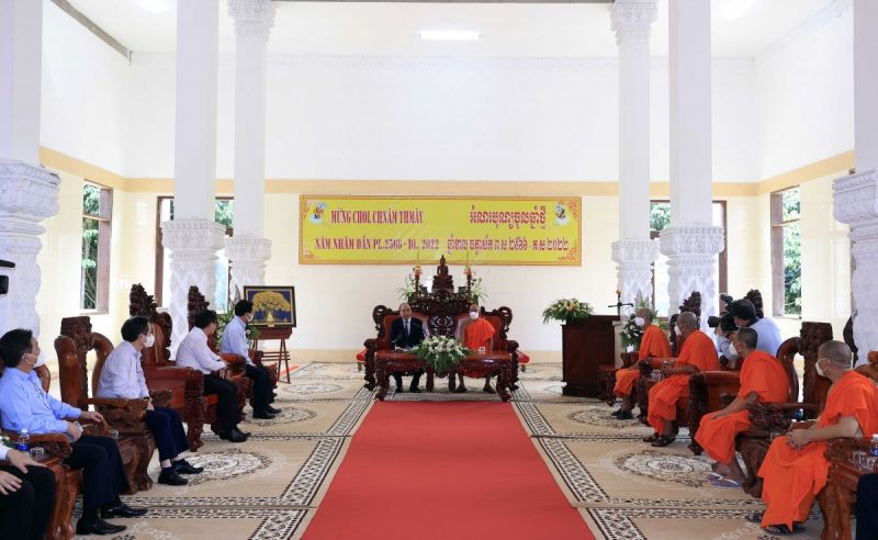 Chủ tịch nước hy vọng, tăng sinh của Học viện Phật giáo Nam tông Khmer khi tốt nghiệp ra trường sẽ luôn là tấm gương điển hình hướng dẫn chức sắc, tín đồ