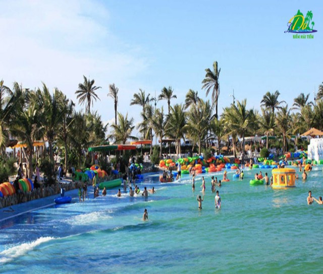 Nhiều Resort Hải Tiến có hệ thống bể bơi ngoài trời rộng rãi, view đẹp khiến du khách thích thú