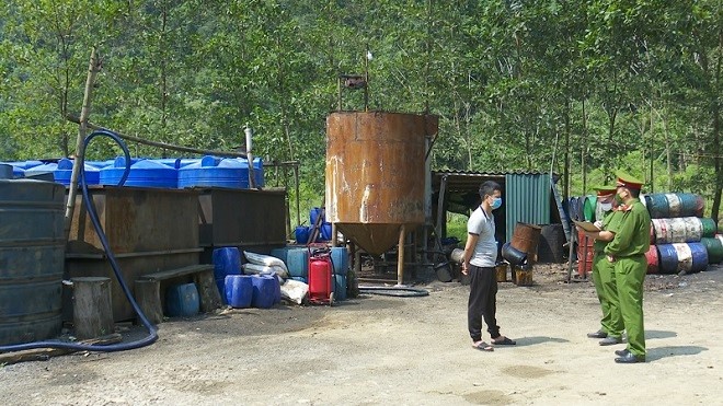 Công an Ninh Bình: Phát hiện cơ sở tái chế dầu nhớt qua sử dụng trái phép