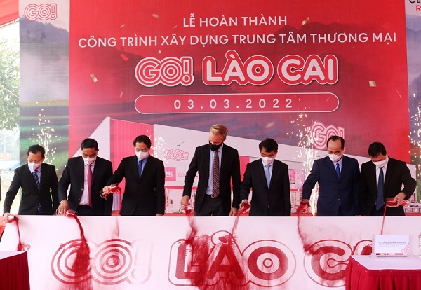 Lãnh đạo tỉnh Lào Cai và lãnh đạo Trung tâm Thương mại GO! thực hiện nghi thức khánh thành Trung tâm Thương mại GO! Lào Cai