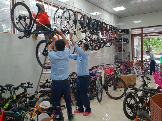 Đội QLTT số 7 kiểm tra hộ kinh doanh KU KY phát hiện phát hiện đang bày bán 16 chiếc xe đạp không rõ nguồn gốc, xuất xứ và 04 chiếc xe đạp nhập lậu.