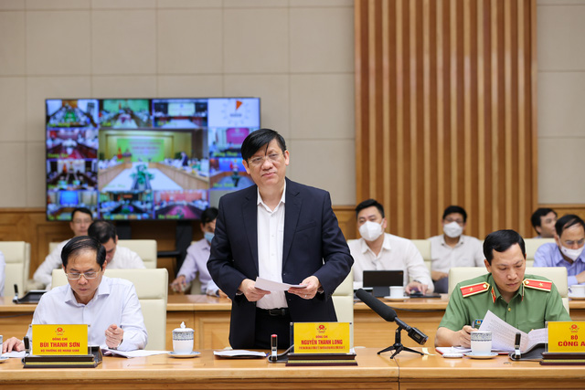 Bộ trưởng Bộ Y tế Nguyễn Thanh Long báo cáo tại phiên họp