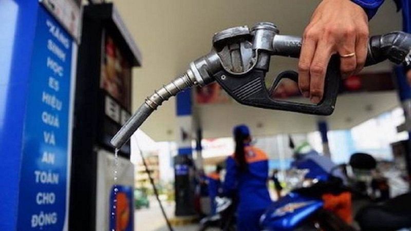 Giá xăng dầu có thể giảm 800 đồng/lít?