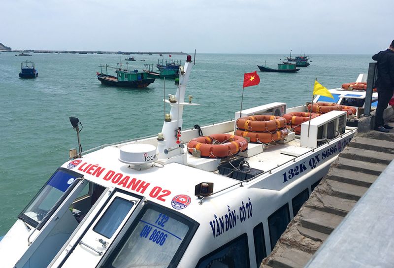 Các tuyến vận tải khách từ bờ ra đảo đảm bảo an toàn hoạt động