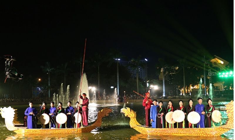 Chương trình hát Dân ca Quan họ trên thuyền được tổ chức vào 20h ngày 30/04/2022
