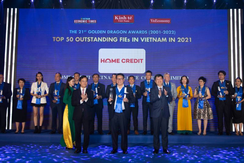 Home Credit Việt Nam vinh dự nhận giải thưởng Rồng Vàng 2021-2022 tại lễ trao giải ngày 8 tháng 4 vừa qua